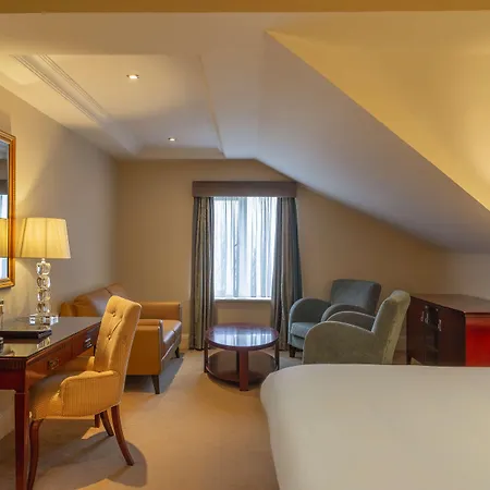 Castle & Leisure Club, Bw Premier Collection 4* 本拉提