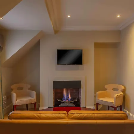Castle Hotel, Bw Signature Collection Hotel 4*