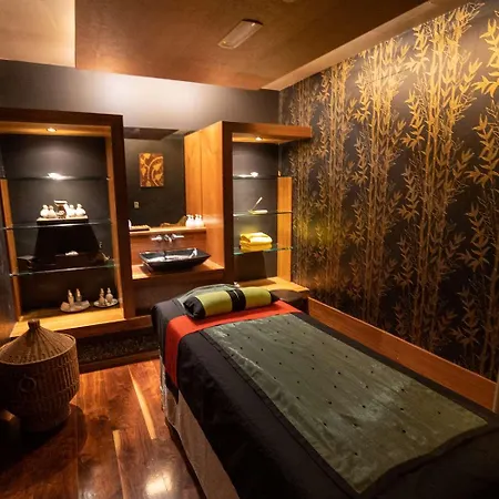 Castle & Leisure Club, Bw Premier Collection 酒店 4*
