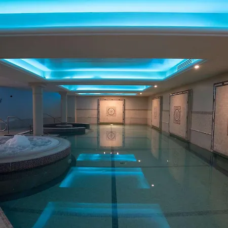 Castle & Leisure Club, Bw Premier Collection Hotel 4*