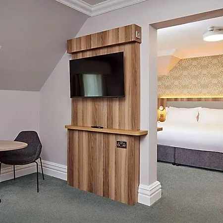 Castle & Leisure Club, Bw Premier Collection 4*