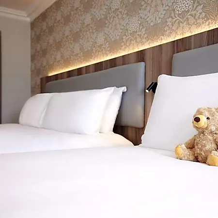 Castle & Leisure Club, Bw Premier Collection 4*