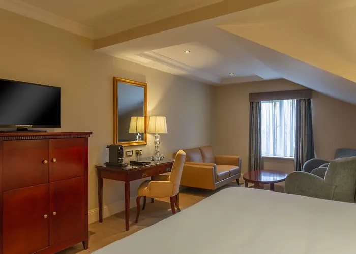 Отель Castle Hotel, Bw Signature Collection 4*