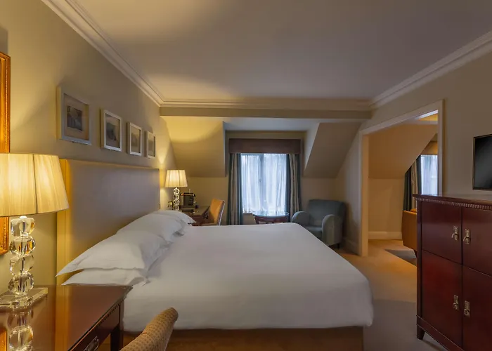 Отель Castle Hotel, Bw Signature Collection 4*