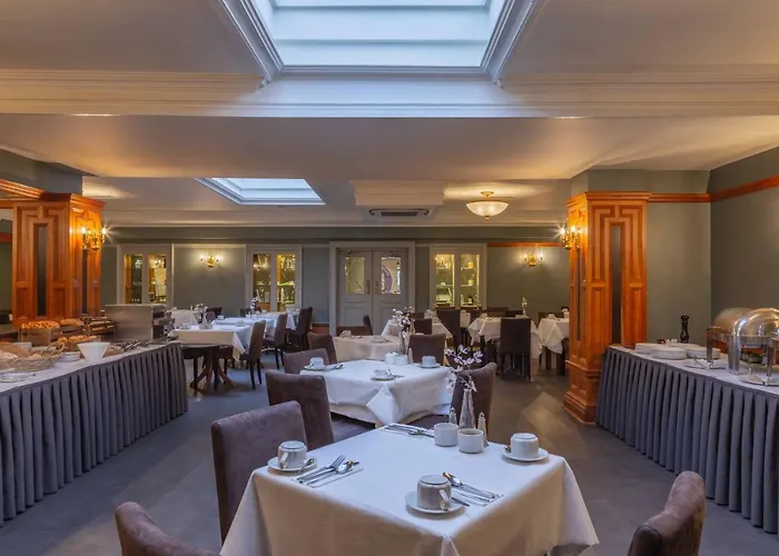 Castle Hotel, Bw Signature Collection