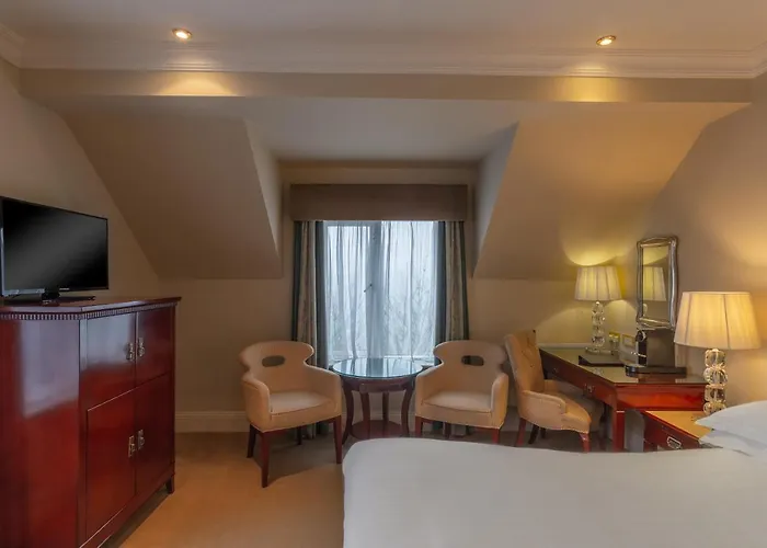 Castle Hotel, Bw Signature Collection